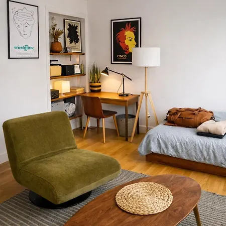 Hsh - Cozy In Center Of *